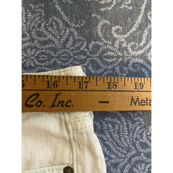 Arizona Jean Co. White Denim Jean Shorts Sz 11 Cut-Off Distressed - Picture 3 of 5